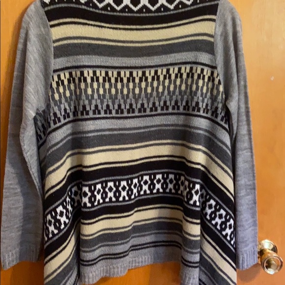 Patterned Shall - Picture 2 of 2